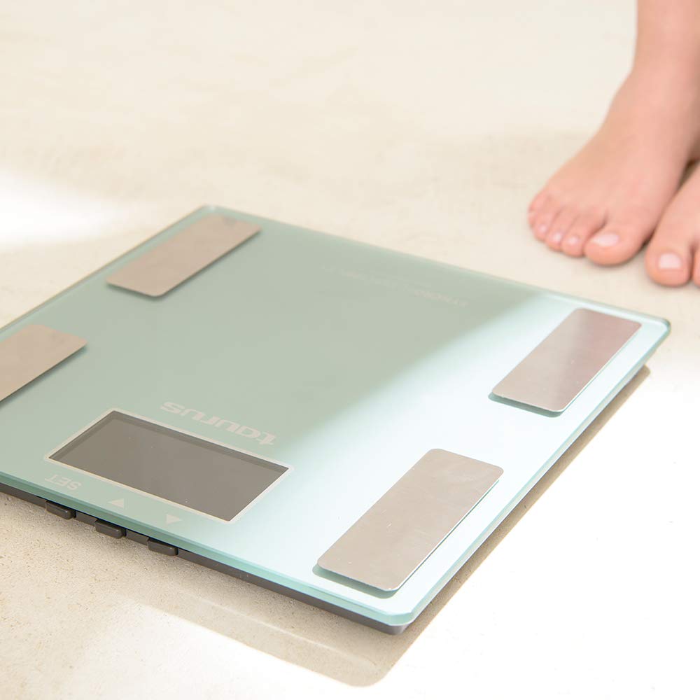 TAURUS SCALE SYNCRO GLASS COMPLET, VERRE TREMPÉ, ANALYSEUR DE GRAISSE CORPORELLE/EAU/MASSE, ÉCRAN NUMÉRIQUE, HAUTE PRÉCISION, KG & LB, CAPTEUR TACTILE, 3-180 KG, 10 UTILISATEURS, INDICATEUR DE BATTERIE, VERT CLAIR, 30X30X2.5CM