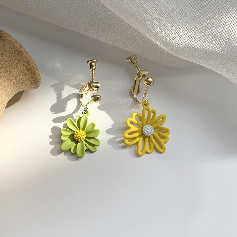 Asymmetrical Daisy Earrings - Korean Minimalist Style