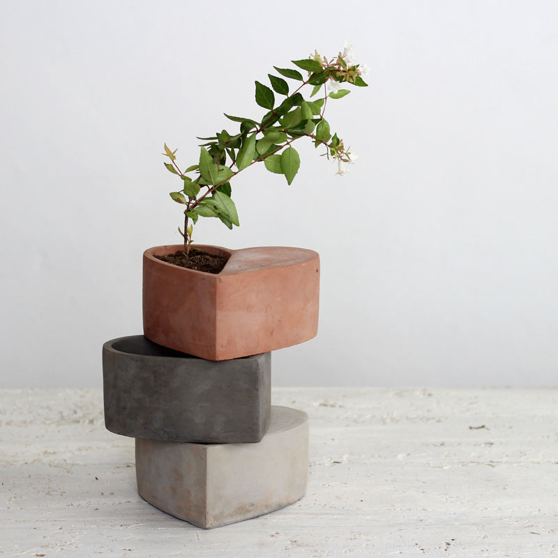 Creative Heart-Shaped Concrete Planter for Succulents