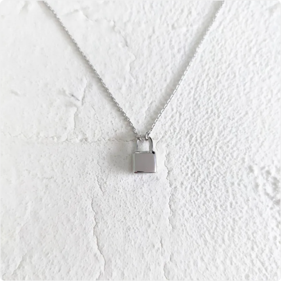 Simple Key Lock Clavicle Necklace