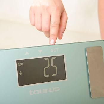 TAURUS SCALE SYNCRO GLASS COMPLET, VERRE TREMPÉ, ANALYSEUR DE GRAISSE CORPORELLE/EAU/MASSE, ÉCRAN NUMÉRIQUE, HAUTE PRÉCISION, KG & LB, CAPTEUR TACTILE, 3-180 KG, 10 UTILISATEURS, INDICATEUR DE BATTERIE, VERT CLAIR, 30X30X2.5CM