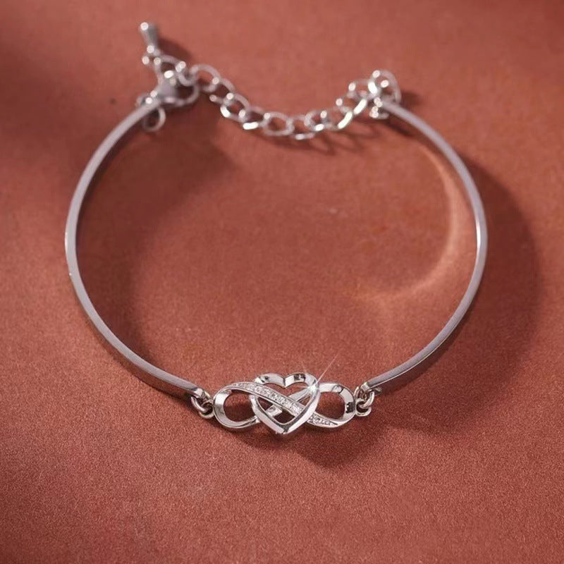 Eternal Heart Bracelet - Stylish Minimalist Accessory