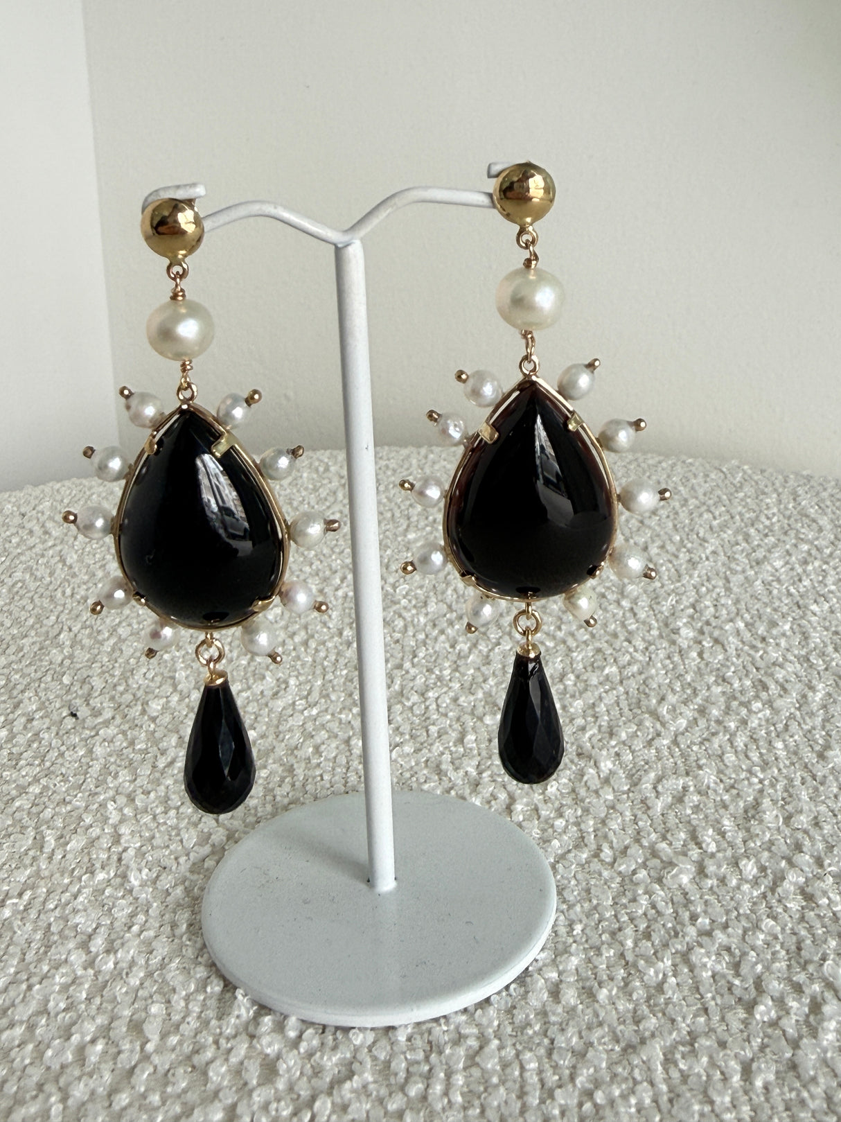 KV Yellow Gold Earrings 9Kt - Natural Pearls & Black Onyx