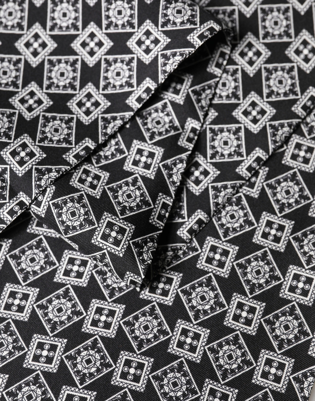 Dolce & Gabbana Black White Silk Geometric Neck Wrap 142cm X 15cm Scarf