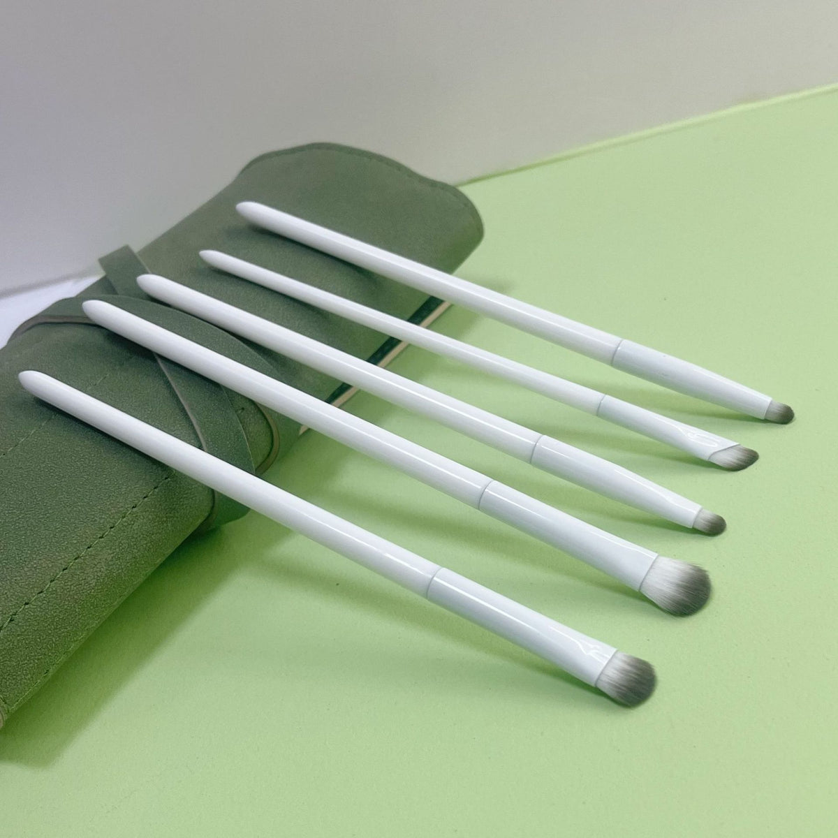 Holiday 12-Piece Makeup Brush Set for Eyes and Face