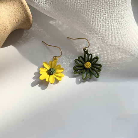 Asymmetrical Daisy Earrings - Korean Minimalist Style