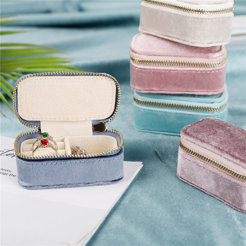 Mini Portable Velvet Earring Storage Box (1pc)