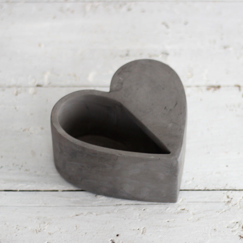 Creative Heart-Shaped Concrete Planter for Succulents