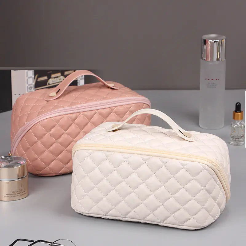 Large Capacity Checkered Travel Cosmetic Bag