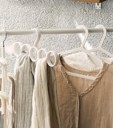 Minimalist Scarf Hanger with 5 Rings for Storage