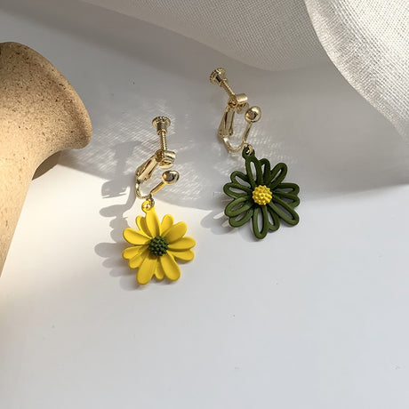 Asymmetrical Daisy Earrings - Korean Minimalist Style