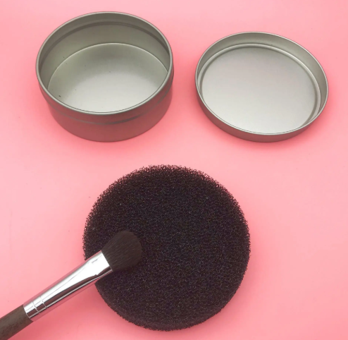 Portable Makeup Brush Cleaning Sponge Box
