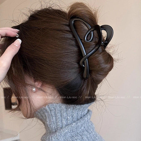 Elegant Matte Black Heart Hair Claw Clip for Women