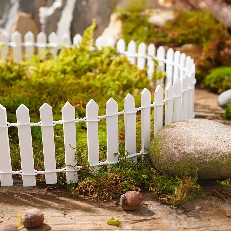 Mini Wooden Fence for Fairy Garden Decor (90x5cm)