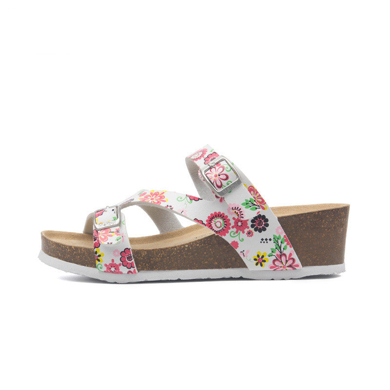 Cork Heeled Slippers for Elevated Outdoor Beach Style