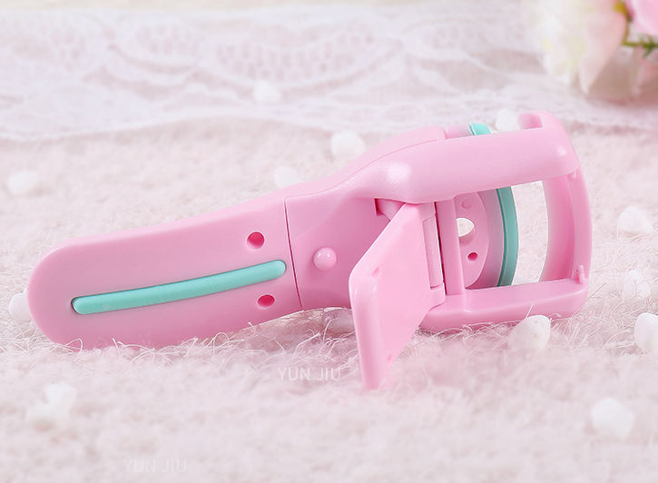 Eyelash Curler Makeup Tool for Curling Lashes