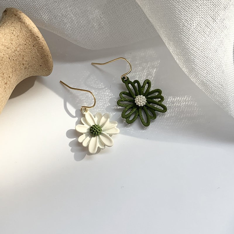 Asymmetrical Daisy Earrings - Korean Minimalist Style