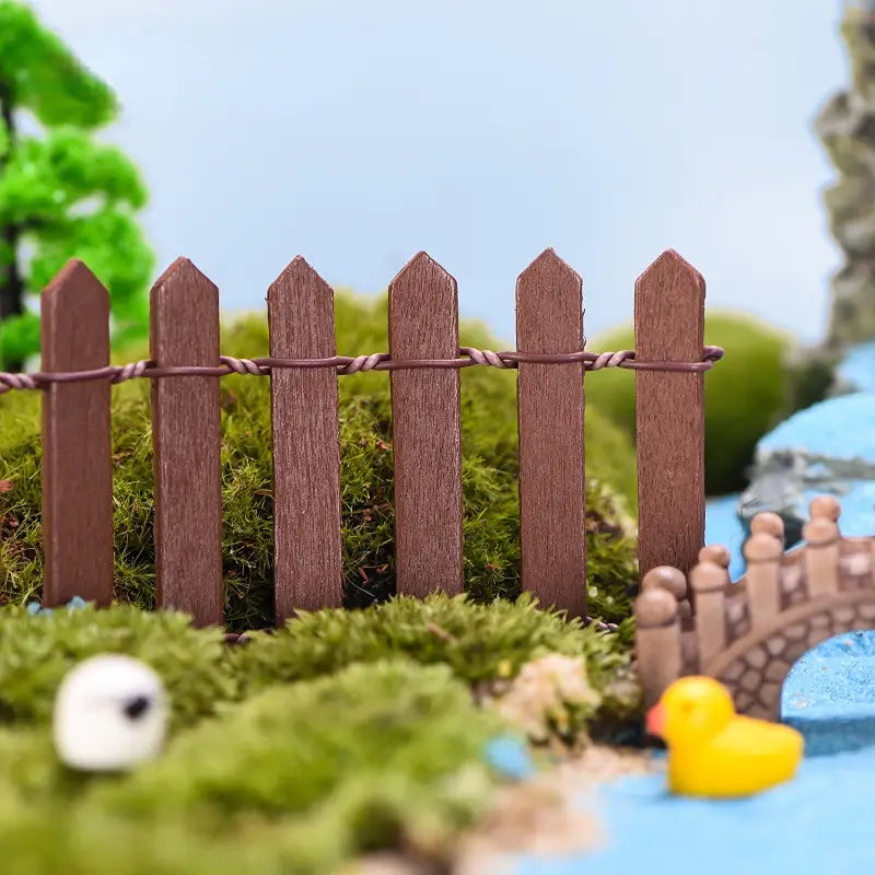Mini Wooden Fence for Fairy Garden Decor (90x5cm)