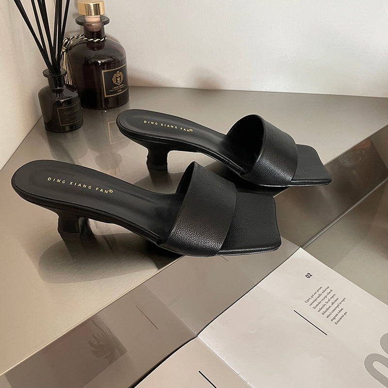 Simple Outdoor Roman Sandals with Square Head Design