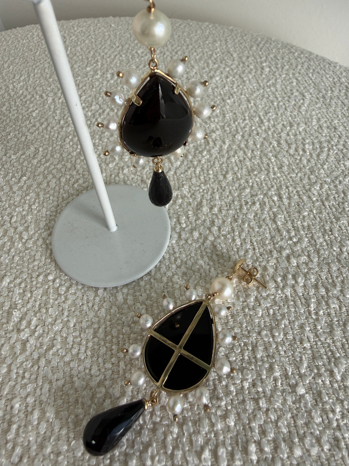 KV Yellow Gold Earrings 9Kt - Natural Pearls & Black Onyx